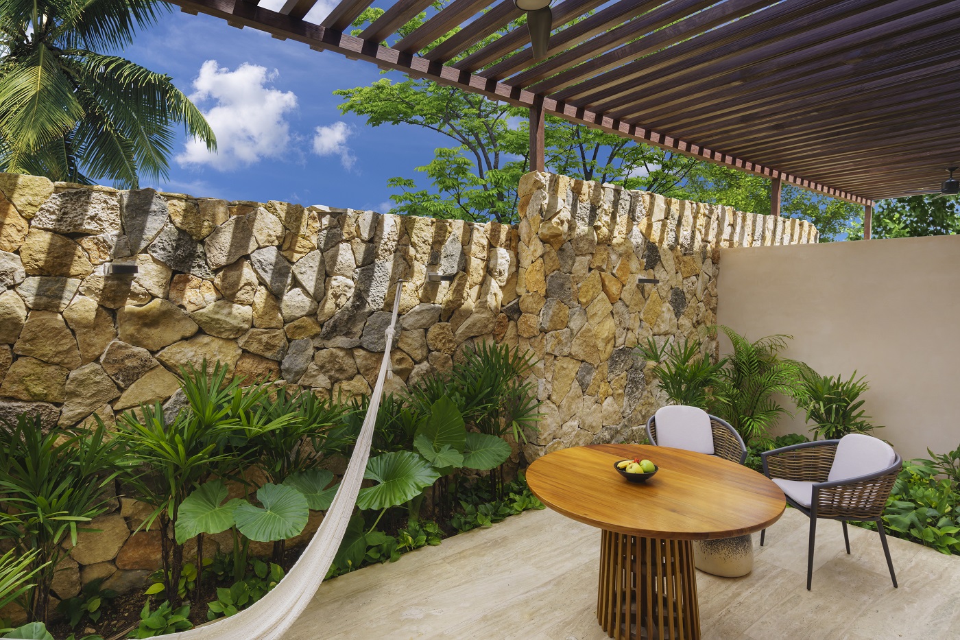 patio planta baja suite Naj Junior Suite